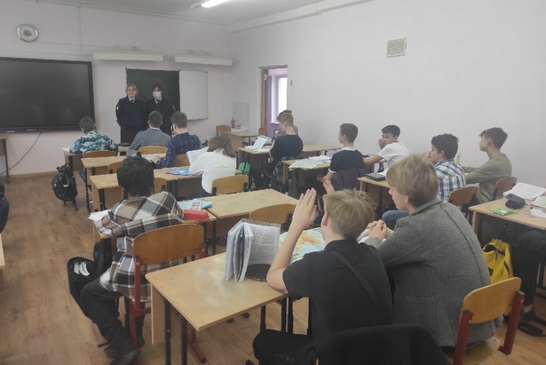 В школе № 853 прошли беседы с учащимися и родителями о недопустимости курения
