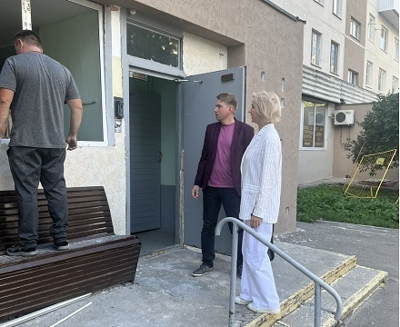 17 августа глава управы Максим Хлудов вместе с жителями совершил плановый обход территории