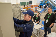 В Политехническом колледже №50 завершились соревнования итогового (межрегионального) этапа Чемпионата по профессиональному мастерству «Профессионалы» по компетенции «Вертикальный транспорт»