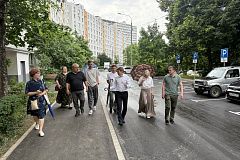 8 июня глава управы Максим Хлудов вместе с жителями совершил плановый обход территории 